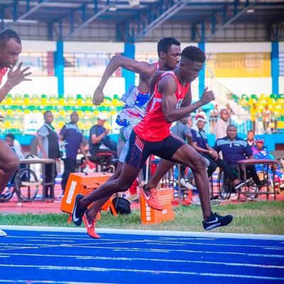 ৯-১৫ মিমি পুরুত্বের প্রিফেব্রিকেটেড অ্যাথলেটিক দৌড়ানোর ট্র্যাক, দীর্ঘ পরিষেবা জীবন এবং কাস্টমাইজযোগ্য রং