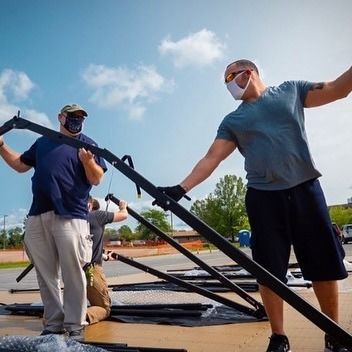 ভালো দাম অস্থায়ী বিমানবন্দরের আউটডোরের জন্য ফায়ারপ্রুফ অ্যান্টি স্লিপ পোর্টেবল তাঁবুর মেঝে অনলাইন