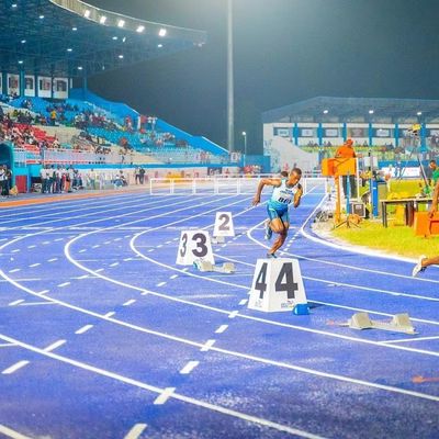 ভালো দাম IAAF সার্টিফিকেটেড অ্যাথলেটিক রানিং ট্র্যাক 13mm ফুল ঢালা সিস্টেম অনলাইন