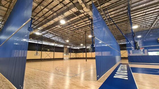 ইনডোর স্পোর্টসের জন্য উচ্চ শক্তি সম্পন্ন কাপড় এবং কাস্টমাইজযোগ্য রঙ সহ স্বয়ংক্রিয় বৈদ্যুতিক নিয়ন্ত্রণ ব্যবস্থা বিভাজক পর্দা